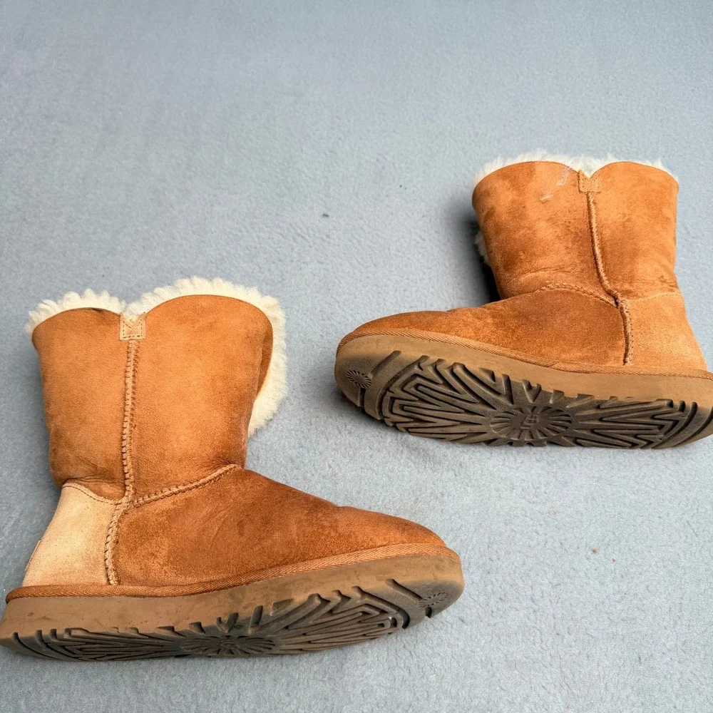 UGG Bailey Button Chestnut Suede Shearling Boots Womens 6 5803